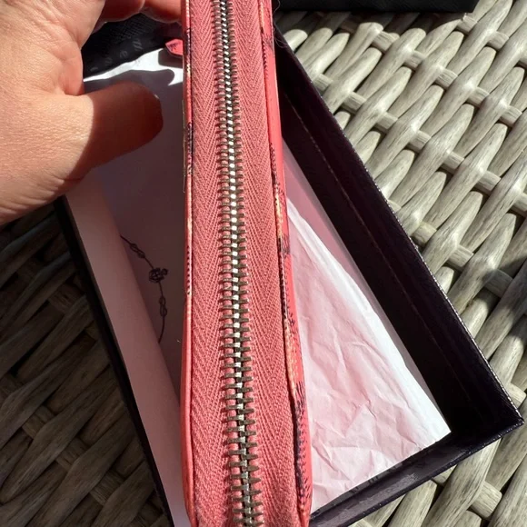 Prada - Zip Around Long Saffiano Leather Wallet - Wallet - Picture 2 of 11